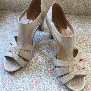 Life Stride - New w OG Packaging - Isly Open Toed Heels in Platinum, Size 6.5W
